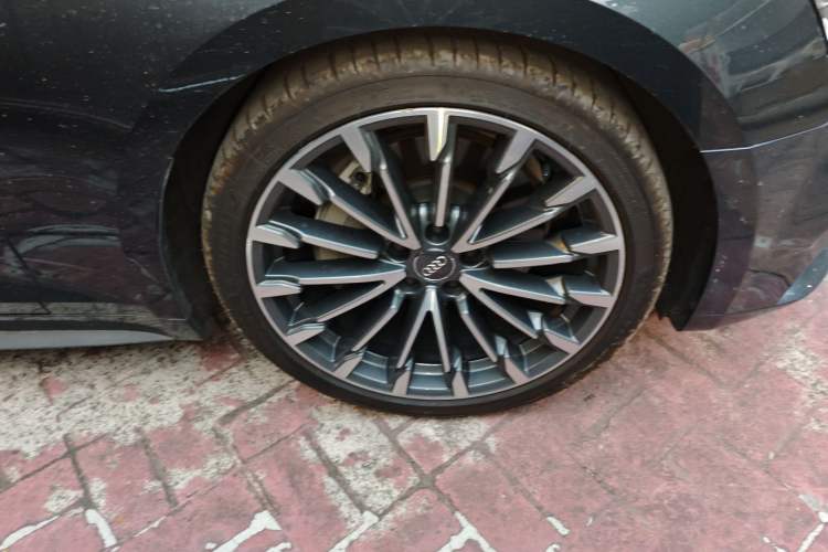 Used Audi A5 2017 Sportback 45 TFSI Sport Edition Right Front Wheel Hub