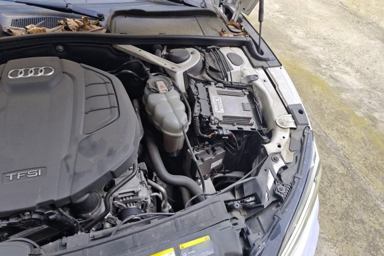 Used Audi A5 2017 Sportback 40 TFSI Fashion Model Engine Bay Left