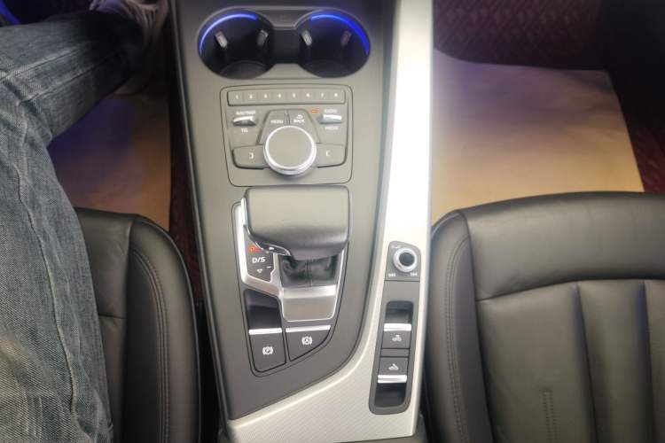 Used Audi A5 2017 Cabriolet 40 TFSI Fashion Model Gear Lever