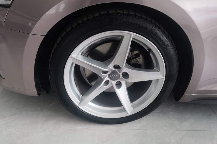 Used Audi A5 2017 Cabriolet 40 TFSI Fashion Model Left Front Wheel Hub