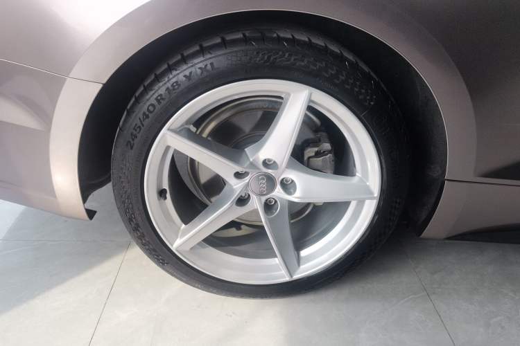 Used Audi A5 2017 Cabriolet 40 TFSI Fashion Model Right Rear Wheel Hub