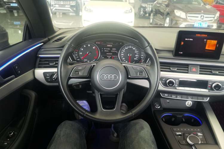 Used Audi A5 2017 Cabriolet 40 TFSI Fashion Model Steering Wheel