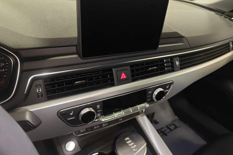 Used Audi A5 2017 Sportback 40 TFSI Fashion Model Audio And AC Panel