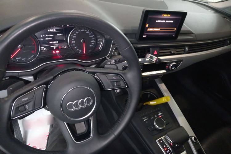 Used Audi A5 2017 Sportback 40 TFSI Fashion Model Center Console