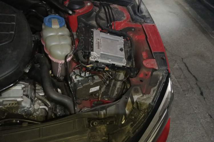 Used Audi A5 2017 Cabriolet 40 TFSI Fashion Model Engine Bay Left