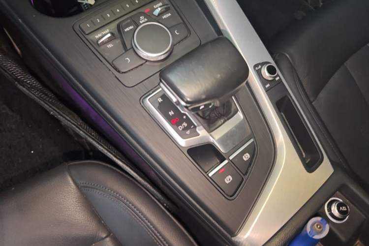 Used Audi A5 2017 Coupe 40 TFSI Fashion Model Gear Lever