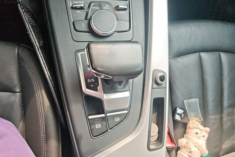 Used Audi A5 2017 Cabriolet 40 TFSI Fashion Model Gear Lever