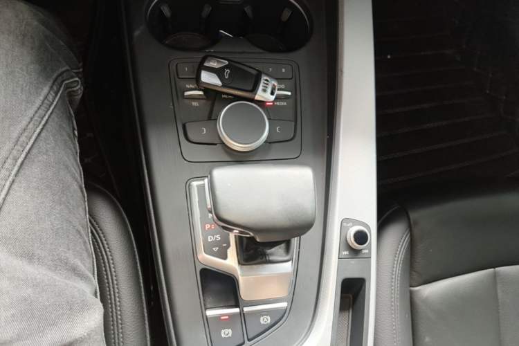 Used Audi A5 2017 Coupe 40 TFSI Fashion Model Gear Lever