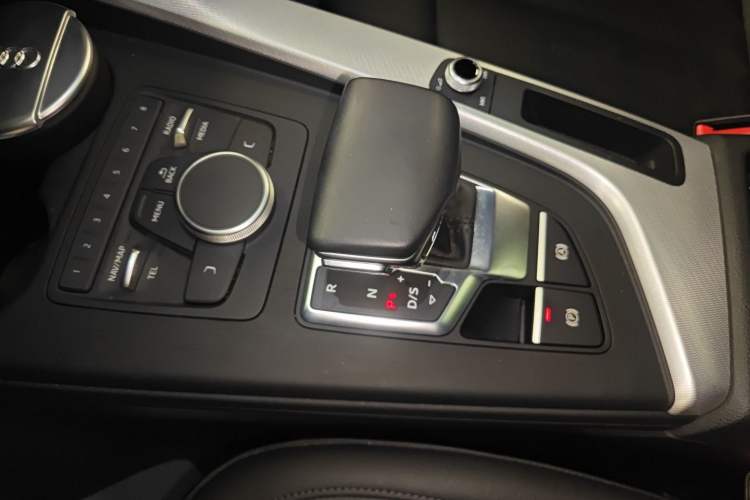 Used Audi A5 2017 Sportback 40 TFSI Fashion Model Gear Lever