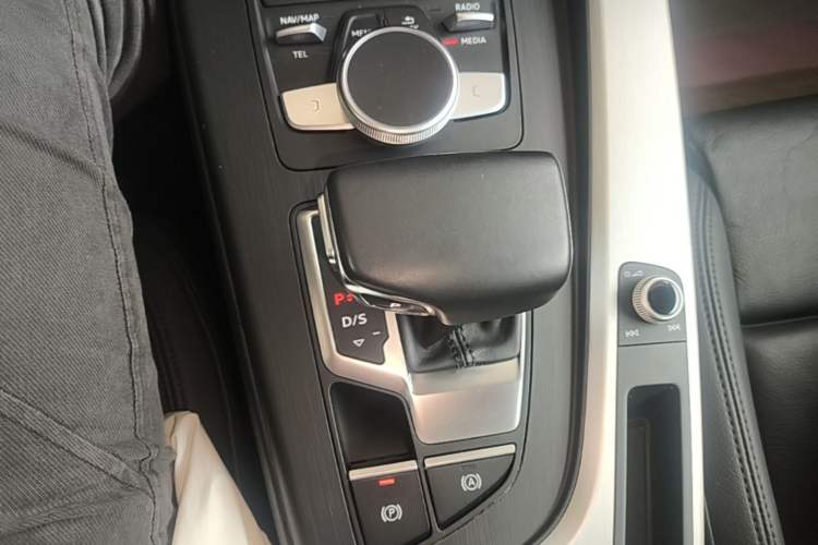 Used Audi A5 2017 Sportback 45 TFSI Sport Edition Gear Lever