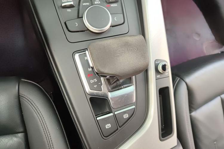 Used Audi A5 2017 Coupe 40 TFSI Fashion Model Gear Lever