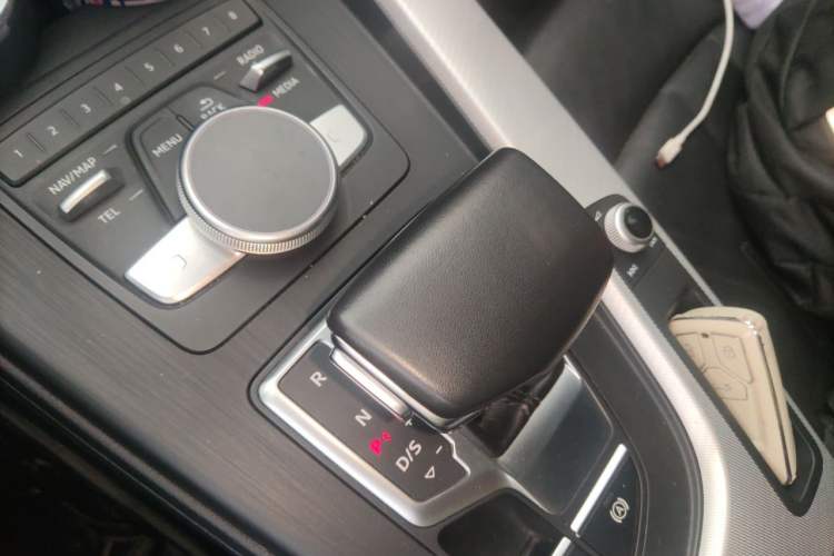 Used Audi A5 2017 Sportback 40 TFSI Fashion Model Gear Lever