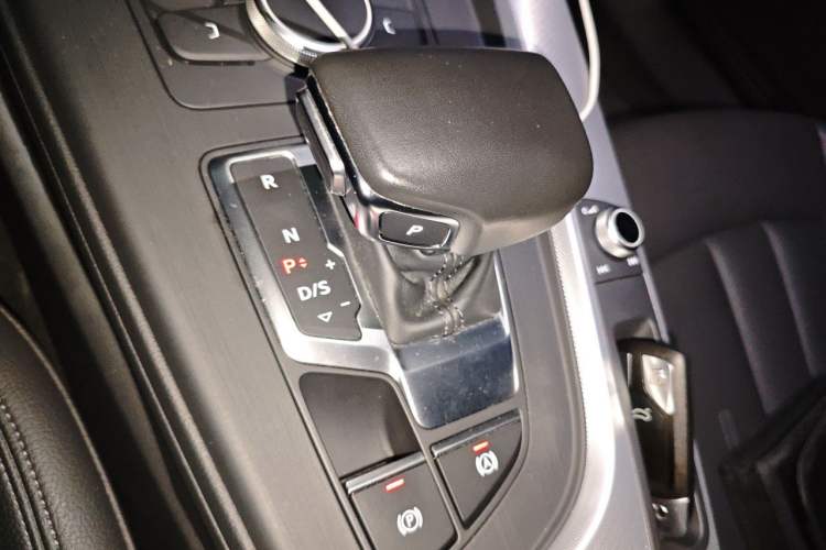 Used Audi A5 2017 Sportback 40 TFSI Fashion Model Gear Lever
