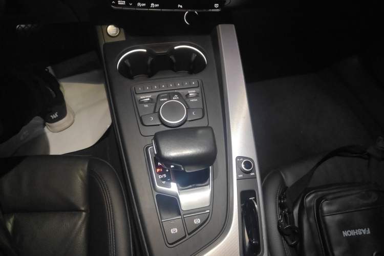 Used Audi A5 2017 Sportback 40 TFSI Fashion Model Gear Lever