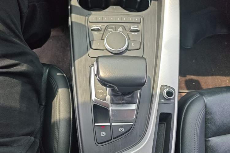 Used Audi A5 2017 Sportback 45 TFSI Fashion Model Gear Lever