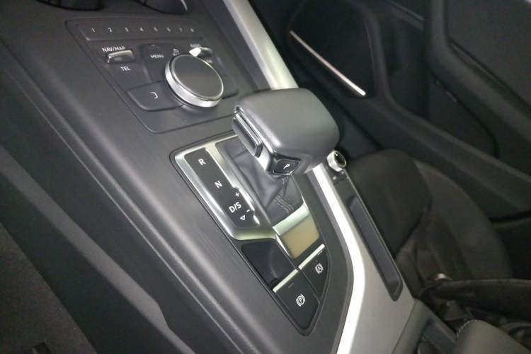 Used Audi A5 2017 Sportback 40 TFSI Fashion Model Gear Lever