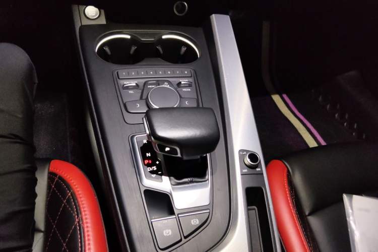 Used Audi A5 2017 Coupe 40 TFSI Fashion Model Gear Lever