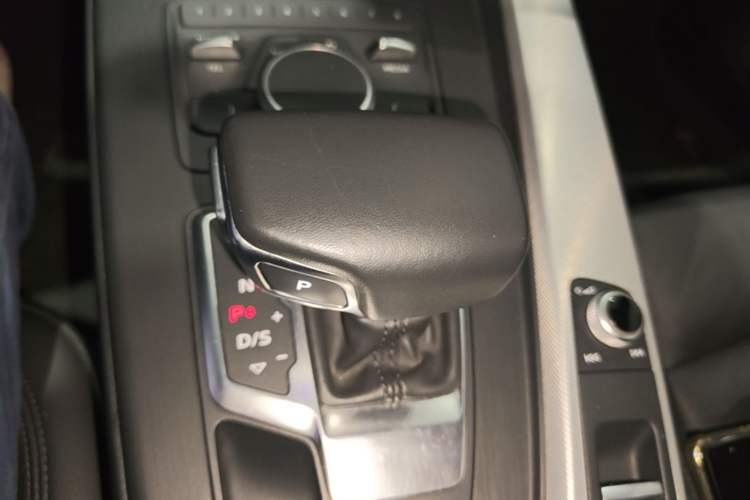 Used Audi A5 2017 Cabriolet 40 TFSI Fashion Model Gear Lever