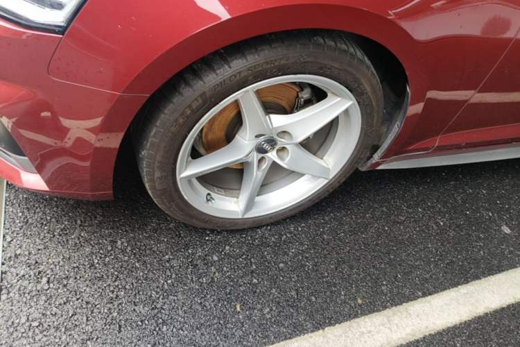 Used Audi A5 2017 Coupe 40 TFSI Fashion Model Left Front Wheel Hub