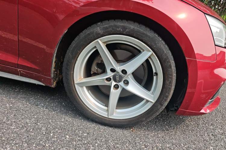 Used Audi A5 2017 Cabriolet 40 TFSI Fashion Model Right Front Wheel Hub