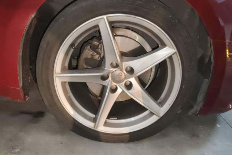Used Audi A5 2017 Sportback 40 TFSI Fashion Model Right Front Wheel Hub