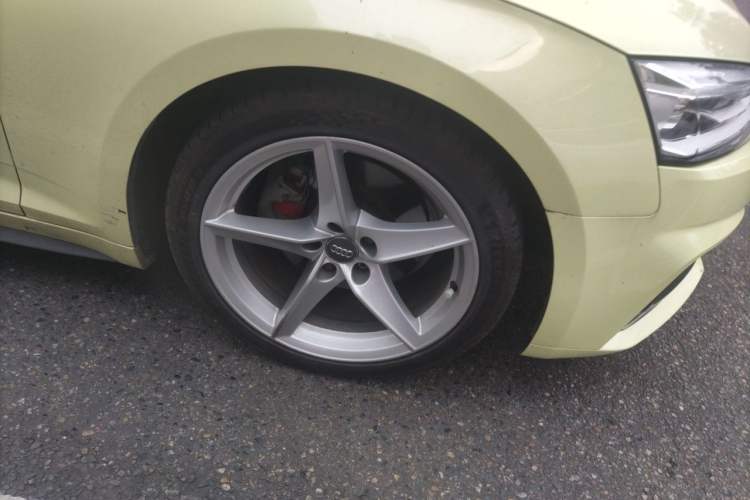 Used Audi A5 2017 Sportback 40 TFSI Fashion Model Right Front Wheel Hub