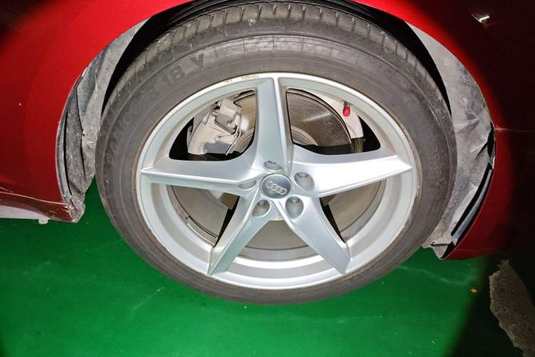 Used Audi A5 2017 Sportback 40 TFSI Fashion Model Right Front Wheel Hub