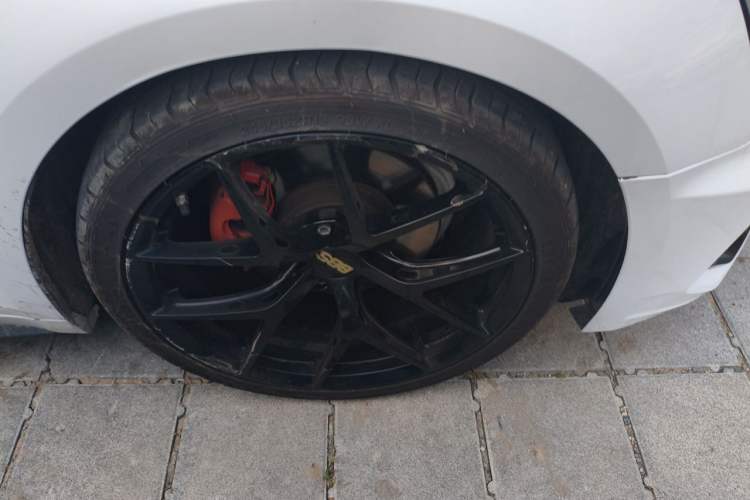 Used Audi A5 2017 Sportback 40 TFSI Fashion Model Right Front Wheel Hub