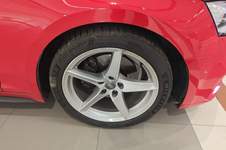 Used Audi A5 2017 Cabriolet 40 TFSI Fashion Model Right Front Wheel Hub