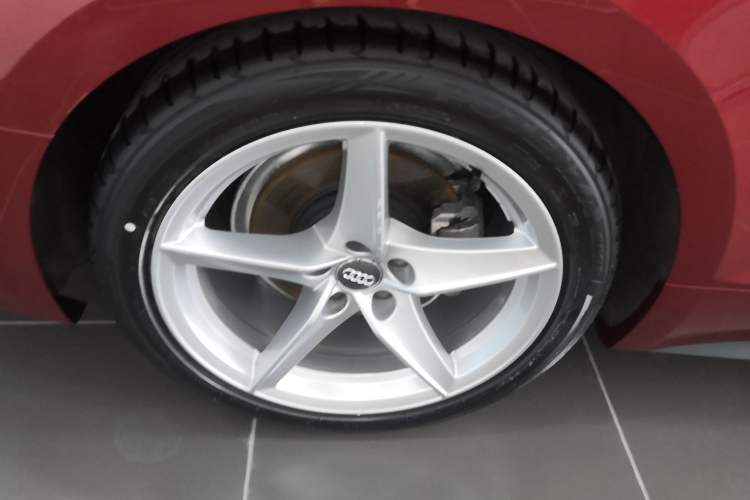 Used Audi A5 2017 Coupe 40 TFSI Fashion Model Right Rear Wheel Hub