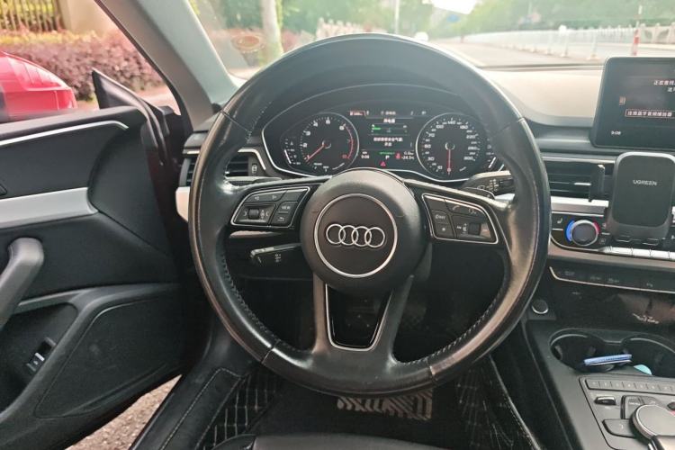 Used Audi A5 2017 Cabriolet 40 TFSI Fashion Model Steering Wheel