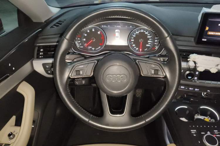 Used Audi A5 2017 Sportback 40 TFSI Fashion Model Steering Wheel