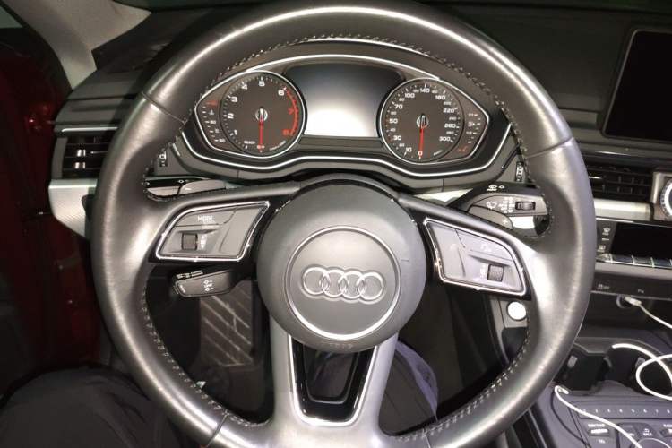 Used Audi A5 2017 Sportback 40 TFSI Fashion Model Steering Wheel