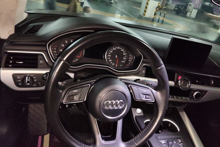 Used Audi A5 2017 Coupe 40 TFSI Fashion Model Steering Wheel