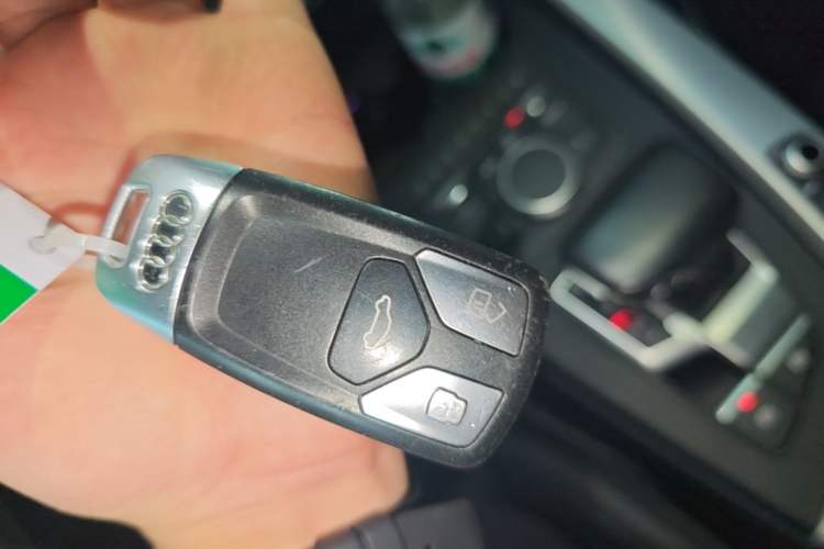 Used Audi A5 2017 Coupe 40 TFSI Fashion Model Vehicle Key
