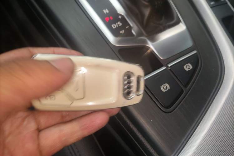 Used Audi A5 2017 Sportback 40 TFSI Fashion Model Vehicle Key