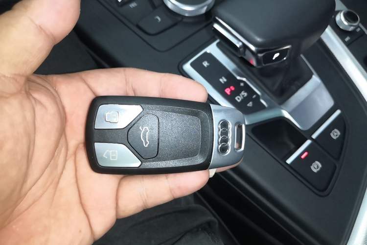 Used Audi A5 2017 Coupe 40 TFSI Fashion Model Vehicle Key