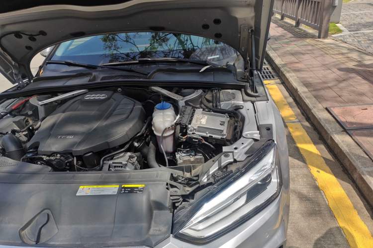 Used Audi A5 2017 Sportback 40 TFSI Fashion Model Engine Bay Left