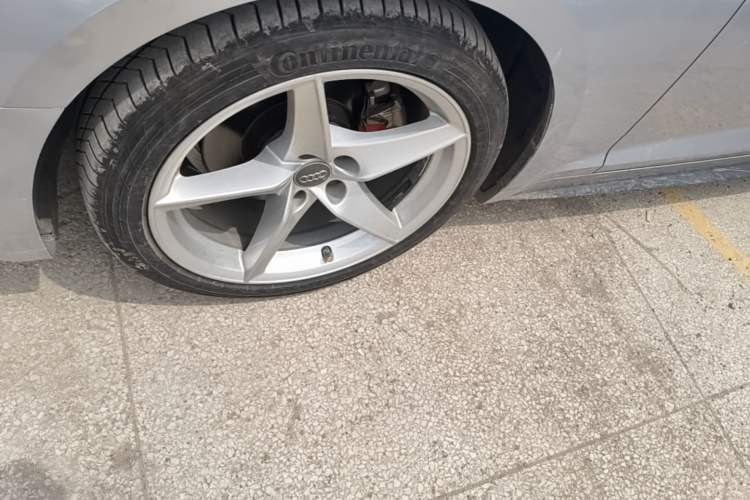 Used Audi A5 2017 Sportback 40 TFSI Fashion Model Left Front Wheel Hub