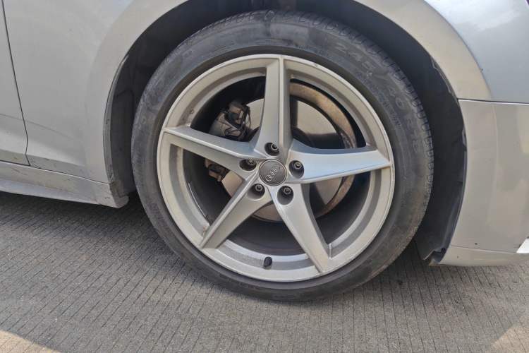 Used Audi A5 2017 Sportback 40 TFSI Fashion Model Right Front Wheel Hub
