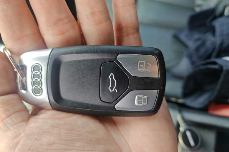 Used Audi A5 2017 Sportback 40 TFSI Fashion Model Vehicle Key