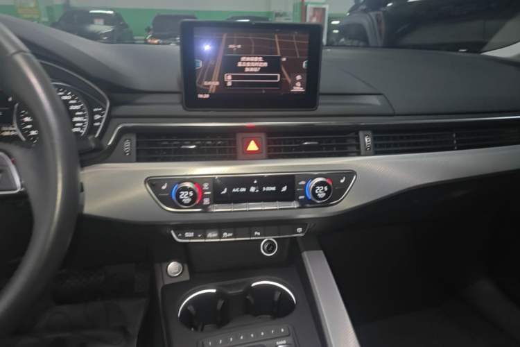 Used Audi A5 2017 Sportback 40 TFSI Fashion Model Audio And AC Panel