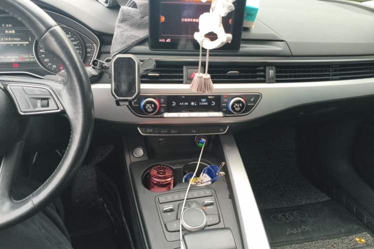 Used Audi A5 2017 Sportback 40 TFSI Fashion Model Audio And AC Panel