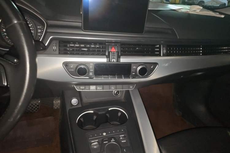 Used Audi A5 2017 Sportback 40 TFSI Fashion Model Audio And AC Panel