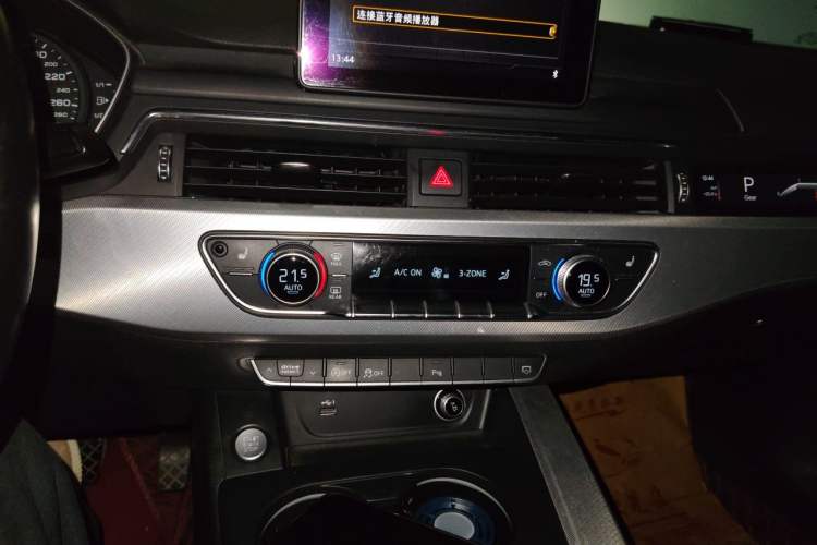 Used Audi A5 2017 Cabriolet 40 TFSI Fashion Model Audio And AC Panel