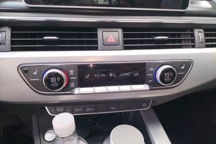Used Audi A5 2017 Coupe 40 TFSI Fashion Model Audio And AC Panel