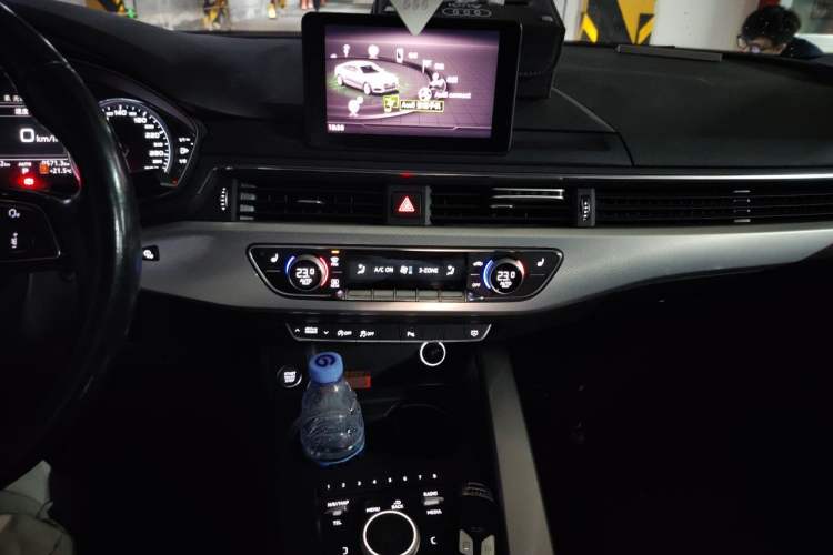 Used Audi A5 2017 Sportback 40 TFSI Fashion Model Audio And AC Panel