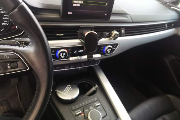 Used Audi A5 2017 Sportback 40 TFSI Fashion Model Audio And AC Panel