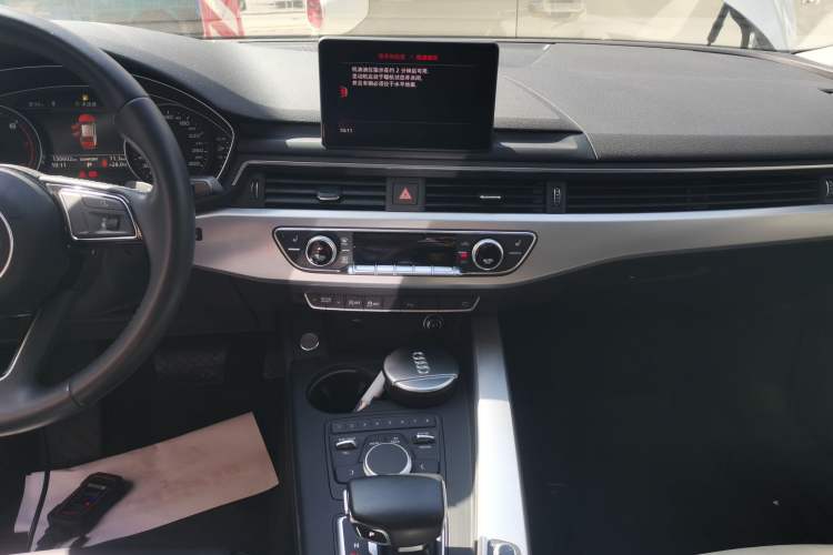 Used Audi A5 2017 Sportback 40 TFSI Fashion Model Audio And AC Panel
