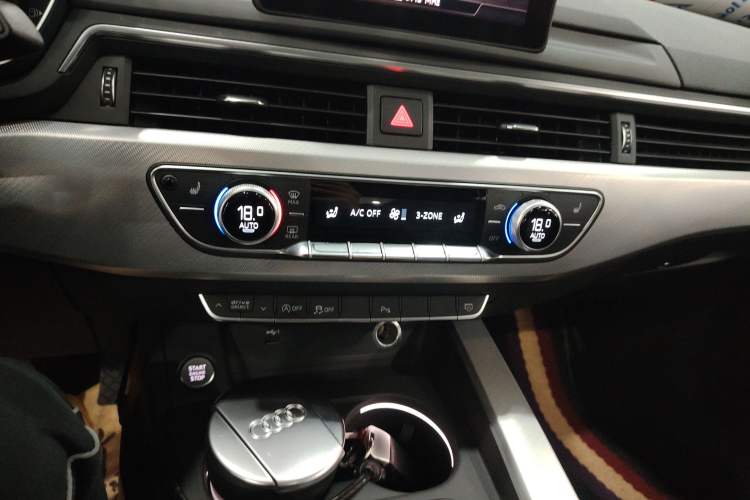 Used Audi A5 2017 Sportback 40 TFSI Fashion Model Audio And AC Panel